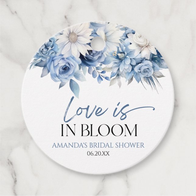 Kärlek är i blomning dammig blå blomsterbröllopsfe gåvor etiketter (Framsida)
