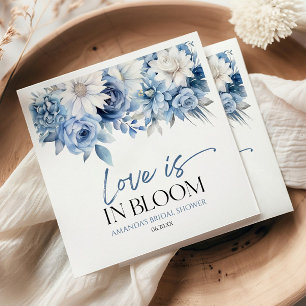 Kärlek är i blomning dammig blå blomsterbröllopsfe pappersservett