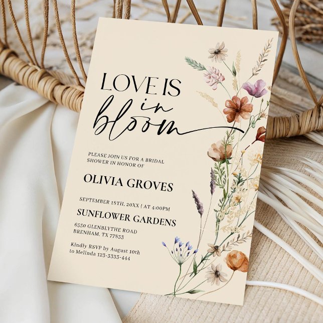 Kärlek är i Bloom Möhippa Beige Rustic Inbjudningar (Skapare uppladdad)