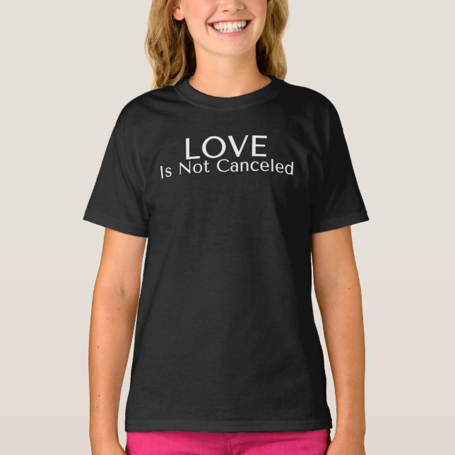 Kärlek är inte inställd t shirt (Framsida)