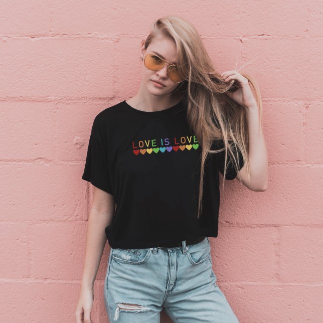 Kärlek är Kärlek Gay pride Hjärter för hbt-regnbåg T Shirt (Skapare uppladdad)