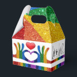 Kärlek är Kärlek Händer och och Heart Favoritbox Presentaskar<br><div class="desc">Jag erbjuder detta på flera sätt denna vecka. Se mina SAMLINGAR,  inklusive Gift and Favor Boxes,  BIRTHDAY,  matchande STATIONERY som kommer den här veckan,  PARTY GOODS,  KÄRLEK och mer ...  och besök Zazzle via min adress eftersom det hjälper mig på det sättet. Tack,  Sharon Rhea Ford,  https://www.zazzle.com/store/sharonrhea</div>