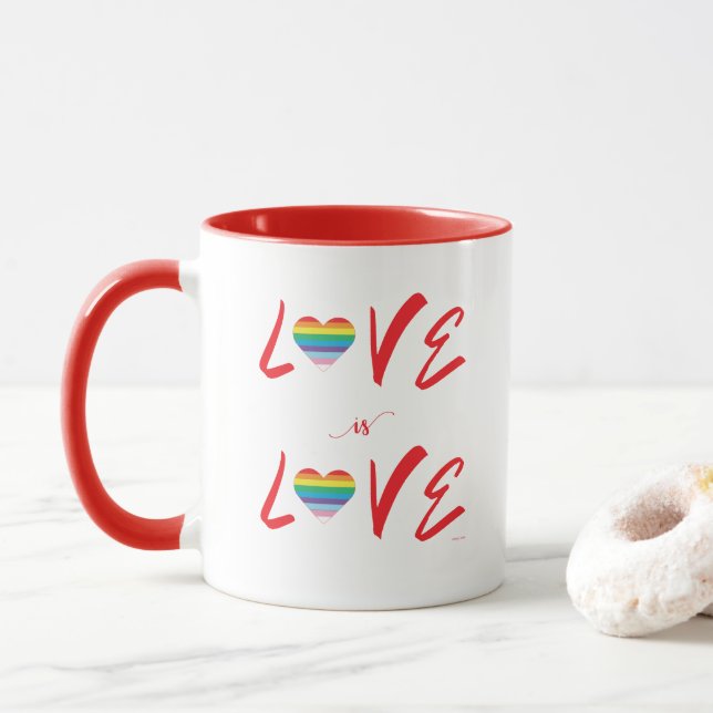 Kärlek är KÄRLEK Rainbow Heart Pride Flagga Mugg (Med munk)