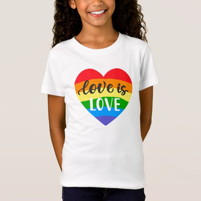 Kärlek är Kärlek Rainbow Heart T Shirt (Framsida)