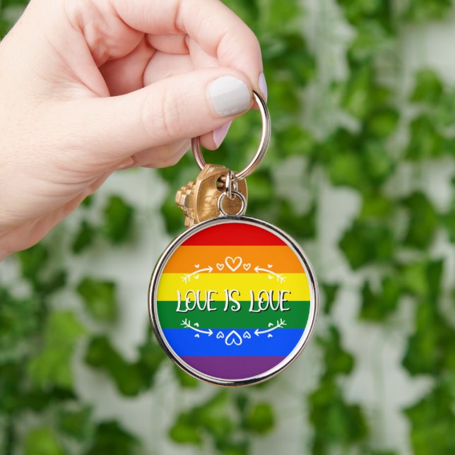 Kärlek är Kärlek Rainbow LGBTQ Pride Keychain Rund Silverfärgad Nyckelring (Hand)