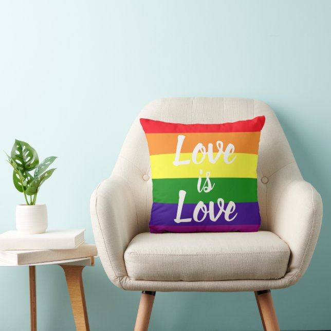 Kärlek är Kärlek Skript Regnbågsrand Pride Kudde (Stol)