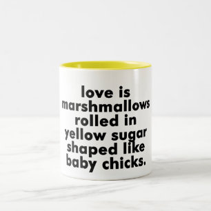 KÄRLEK ÄR MARSHMALLOWS RULLANDE I… MUGG