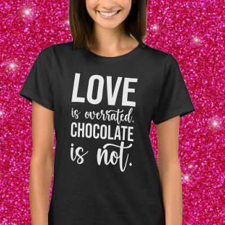 Kärlek är överskattat. Choklad är inte. T Shirt
