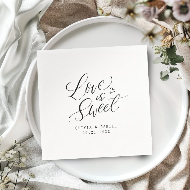 "kärlek är söt", modern kalligrafi bröllop pappersservett ("love is sweet" modern calligraphy wedding napkins)