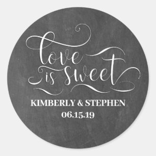 Kärlek är Sweet Elegant Script Chalkboard Bröllop Runt Klistermärke