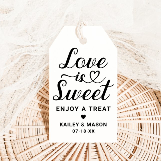 Kärlek är Sweet Modern Black Heart-skript Bröllop Presentetikett (Skapare uppladdad)