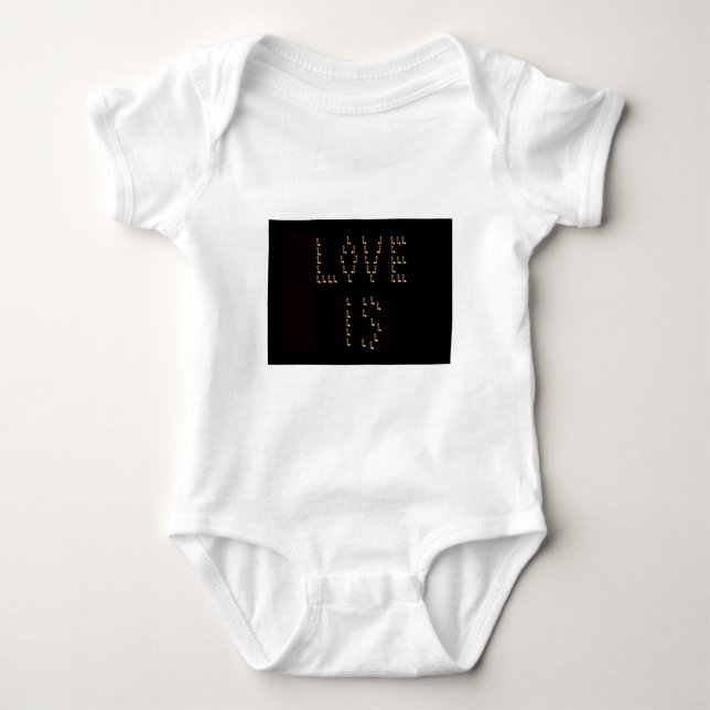 Kärlek är tee shirt (Framsida)