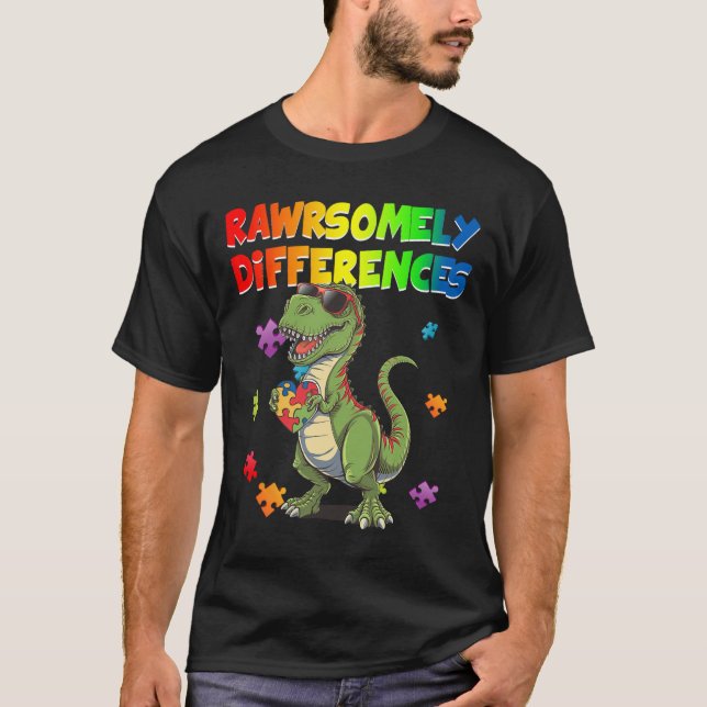 Kärlek Autism T Rex Dinosaurie Råsomt Annorlunda T Shirt (Framsida)