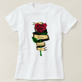 Kärlek Besegrar Allt Röd Ros Hjärtformad med Text T Shirt