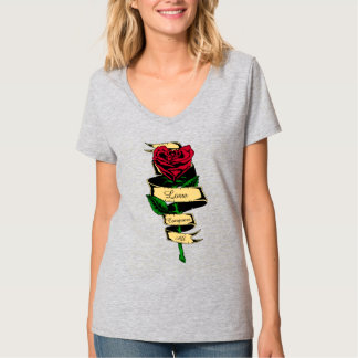 Kärlek Besegrar Allt Rosa Dam T Shirt