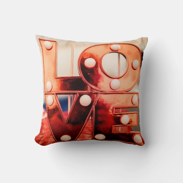 KÄRLEK (Big Red Lettering) Kudde (Framsida)