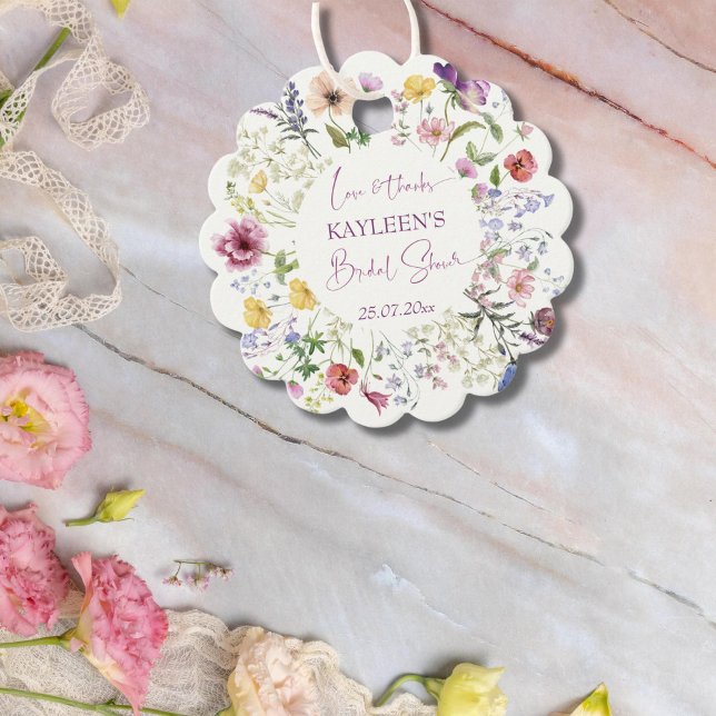Kärlek blommar boho vildblomma bröllopsdusch gåvor etiketter (Love is blooming boho wildflower bridal shower thank you favor tags colorful field flowers summer)