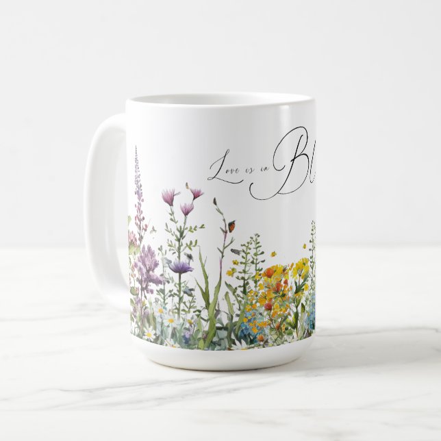 Kärlek blommar Bröllopsdusch med vilda blommor Kaffemugg (Framsida vänster)