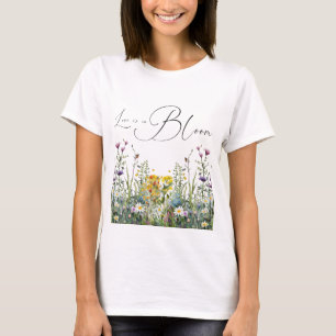 Kärlek blommar Bröllopsdusch med vilda blommor T Shirt
