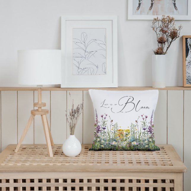 Kärlek blommar Vildblomma Bröllopsdusch Kudde (Skapare uppladdad)