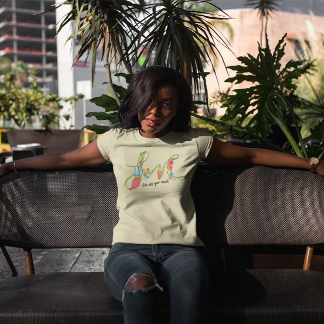 Kärlek-blommor - allt du behöver t shirt (Skapare uppladdad)