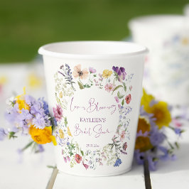 Kärlek blomstrar möhippan av boho-vilda blommor