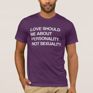KÄRLEK BÖR HANDLA OM PERSONLIGHET T-Shirt