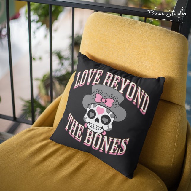 Kärlek bortom Bones Valentine Modern Retro Skull Kudde (Skapare uppladdad)
