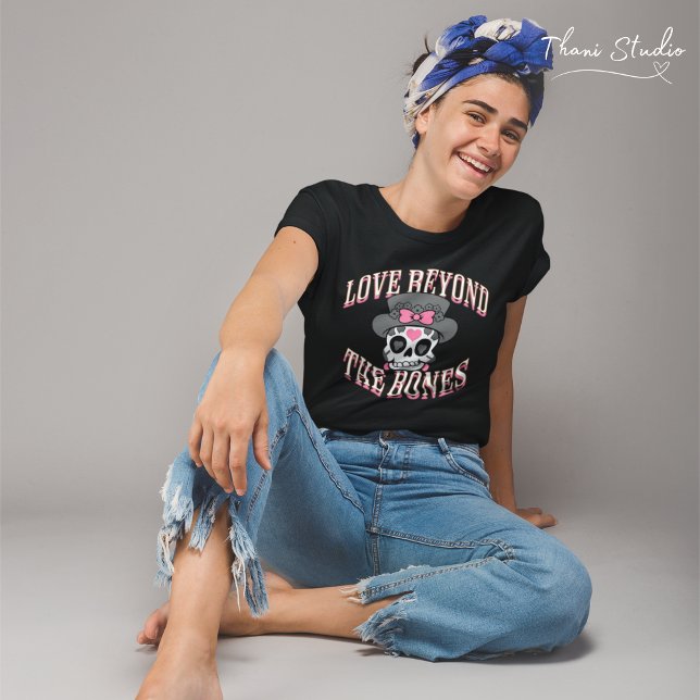 Kärlek bortom Bones Valentine Modern Retro Skull T Shirt (Skapare uppladdad)