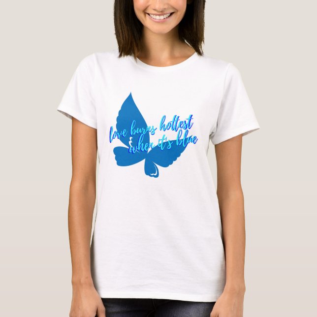 Kärlek brinner hetast när den är blå T-shirt (Framsida)