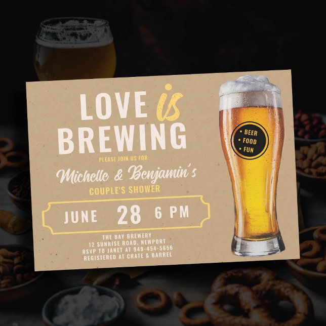 Kärlek brinner i Beer Theme Couppes koddusch Inbjudningar (love is brewing beer couples shower invitation brewery party)