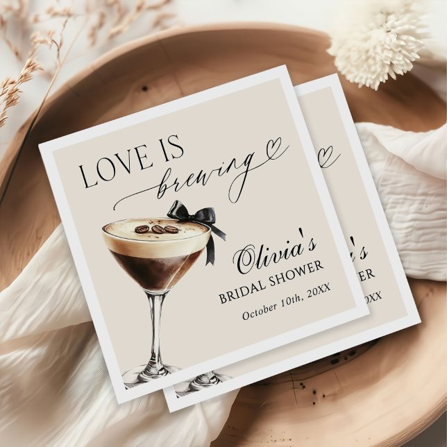 Kärlek brygger Espresso Martini Bröllopsdusch Pappersservett (Skapare uppladdad)