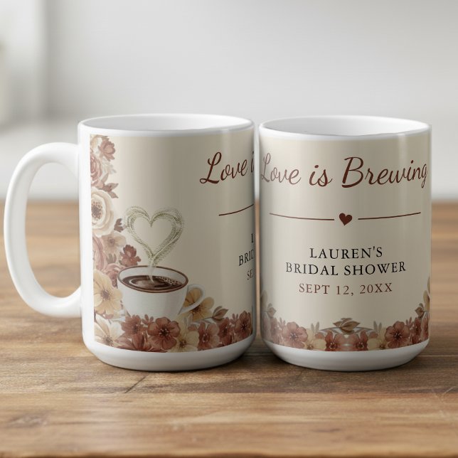 Kärlek bryggs Brun Blommig Hjärtbröllopsdusch Kaffemugg (Love is Brewing Brown Floral Heart Bridal Shower Coffee Mug
)