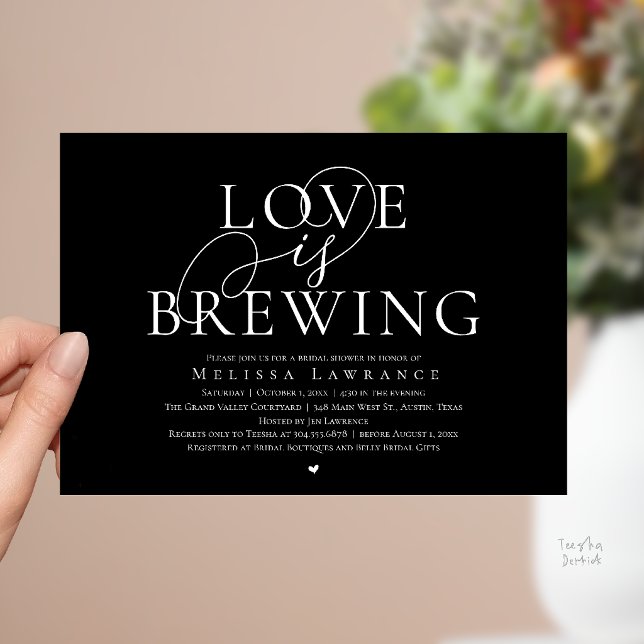 Kärlek bryggs elegant bröllopsdusch för bruden inbjudningar (Love Is Brewing Elegant Script Bridal Shower Invitation Card Beer Wine Bar in Classy Black)
