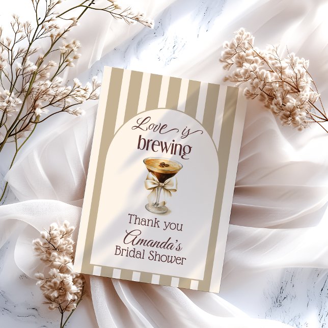 Kärlek bryggs Espresso Martini Bow Bröllopsshowern Tack Kort (Skapare uppladdad)