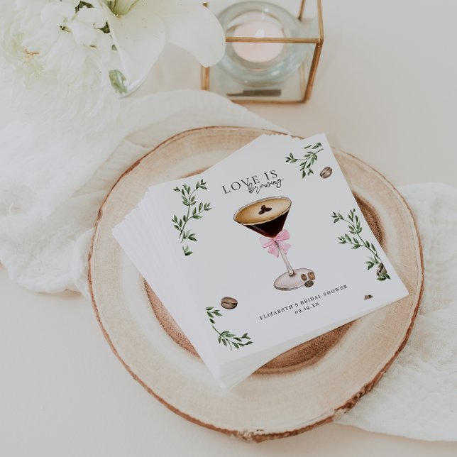 Kärlek bryggs | Espresso Martini Bröllopsdusch Pappersservett (Skapare uppladdad)
