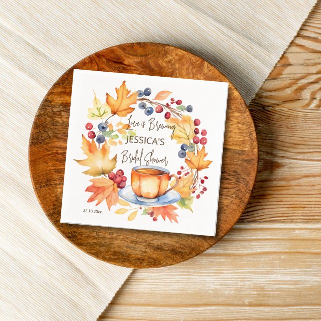 Kärlek bryggs höst bröllopsdusch serviser pappersservett (Love is brewing fall themed tea party bridal shower tableware personalized napkins pumpkin tea cup)