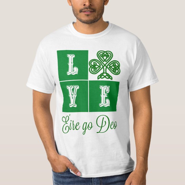 Kärlek Celtic Shamrock Hearts Ireland Motto T Shirt (Framsida)