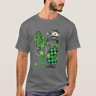 Kärlek CNA Nurse Life Messy Bun Leopard Irish St P T Shirt