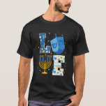 KÄRLEK Cute Hanukkah Dekorations Dreidel Menorah C T Shirt<br><div class="desc">KÄRLEK Cute Hanukkah Dekorationer Dreidel Menorah Chanukah.</div>