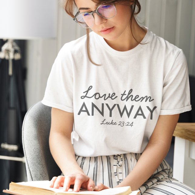 Kärlek dem ändå | Luke 23:24 Bible Verse Faith T Shirt (Skapare uppladdad)
