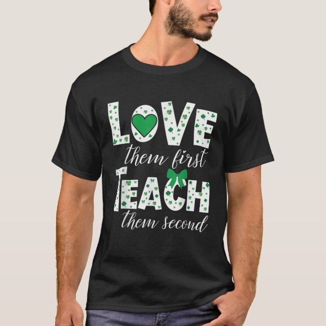 Kärlek dem först till dem andra kokvettebänken t shirt (Framsida)