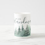 Kärlek Du Grandma Watercolor Grönt Winter Forest Benporslin Mugg<br><div class="desc">Elegant china mugg för din mormor. Fin vinterskogsdesign med handskriven typografi. Du kan redigera "i kärlek du" till "vi kärlek du" om presenten kommer från mer än ett barnbarn.</div>