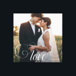 KÄRLEK Elegant Calligraphy Couple Bröllop Photo Canvastryck<br><div class="desc">Elegant bröllop-keepsaké för Newlyweds,  Alla hjärtans dag,  förlovning,  som visar ditt favoritfoto med modern manusatyrgrafi som läser KÄRLEK över din anpassningsbar som namn och / eller datum eller ett personligt meddelande över en mörk för att få typografin att framträda.</div>