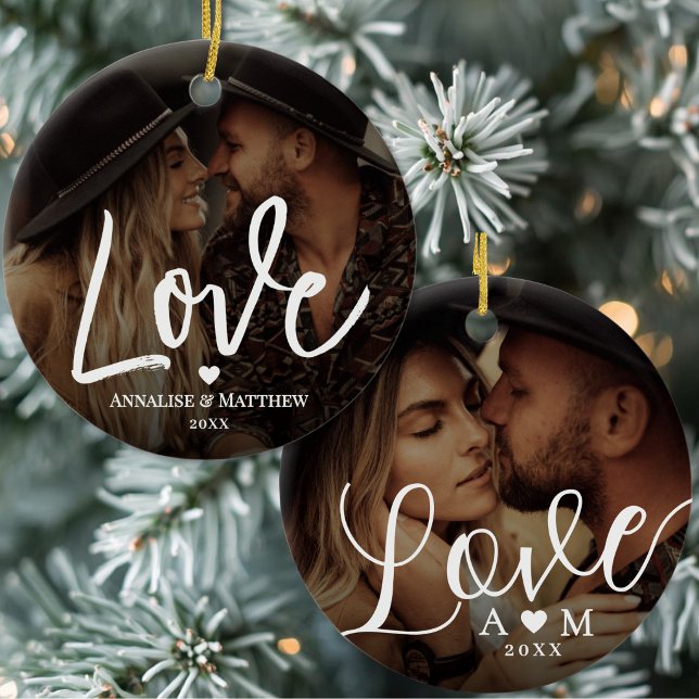 Kärlek Elegant Skript Hjärtmonogram Två Foto Julgransprydnad Keramik (Love Elegant Script Heart Monogram Two Photo Ceramic Ornament )