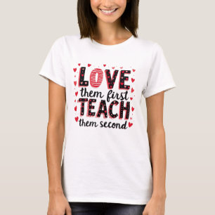 Kärlek först och främst, ta dem andra - inspireran t shirt