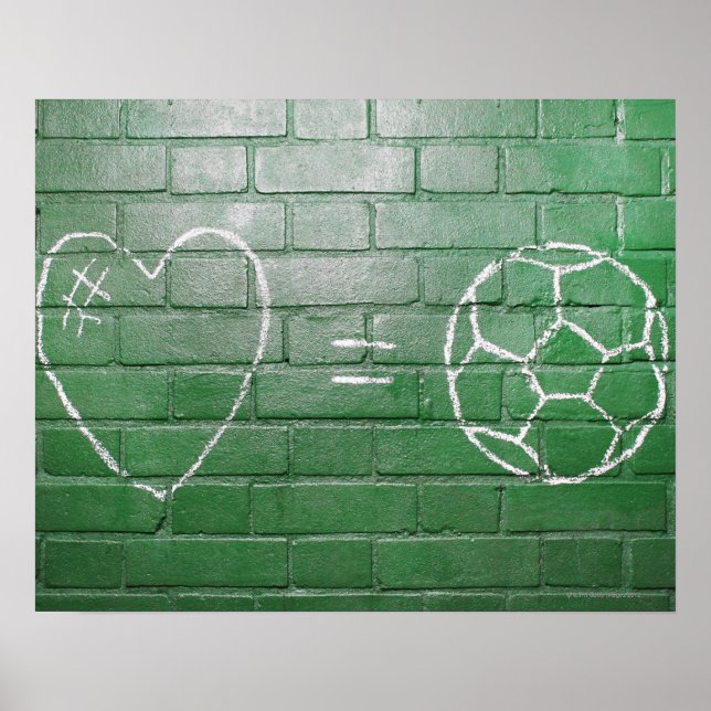 Kärlek = Fotboll dragen i krita på väggen Poster (Framsidan)