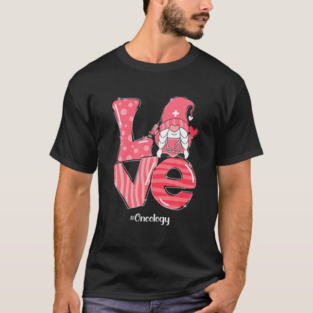 Kärlek Gnome oncology Nurse Funny Valentines day M T Shirt (Framsida)