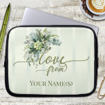 Kärlek Greenery Script Laptop sleeve<br><div class="desc">Laptop sleeve med en elegant grönt stripe-design med löv och skripttexter med vattenfärg. Vacker till exempel mamma,  lärare,  arbetsgivare eller syster ... </div>