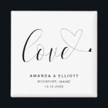 Kärlek Heart Black White Cute Wedor Favor Magnet<br><div class="desc">Grunden för klingbröllop är ord, "kärlek" i svart kalligrafi med en hjärtsvikt i slutet, över en vit bakgrund. Den enkla och minimala layouten och mängden öppet utrymme ge är en modern känsla och kalligrafitexten och hjärtat ge är en romantisk vändning. Den här anpassningsbarnas elegant magnet gör underbara bröllopsförmåner som dina...</div>